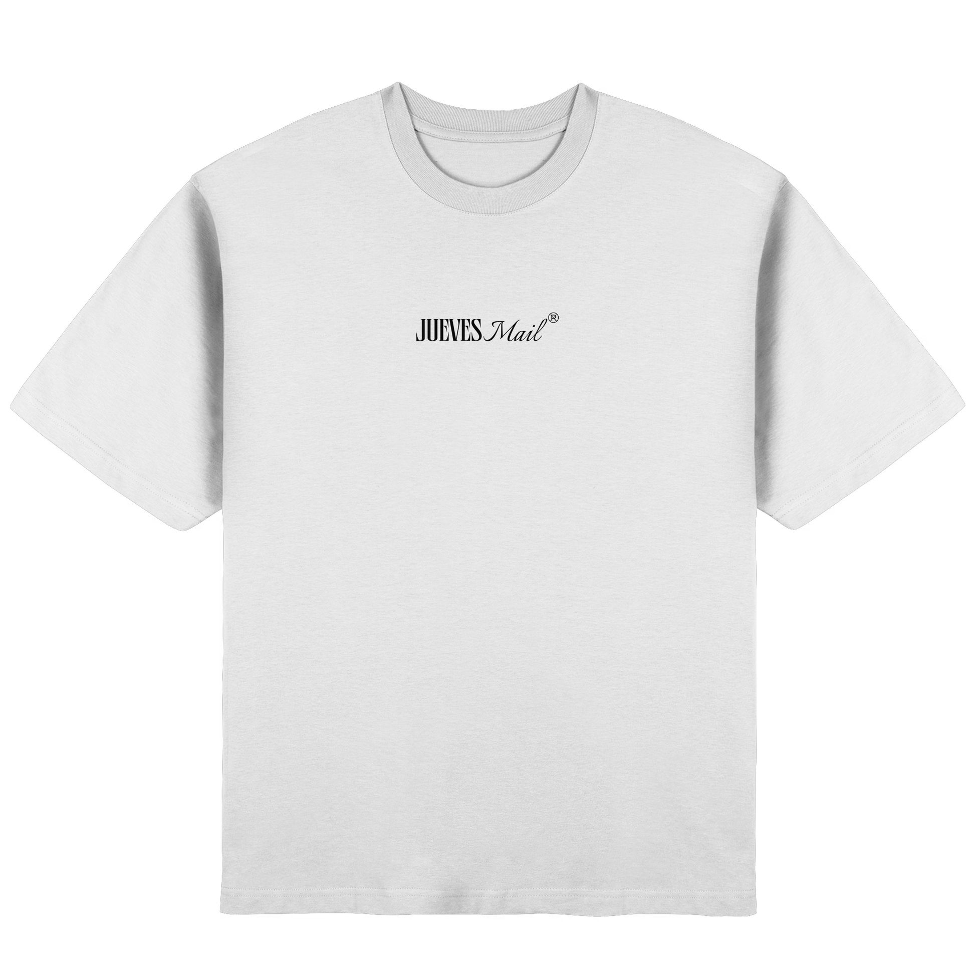 Frontansicht des weißen Oversized T-Shirts von Jueves Apparel mit Brustdruck – urbaner Streetwear-Look aus 100 % Baumwolle