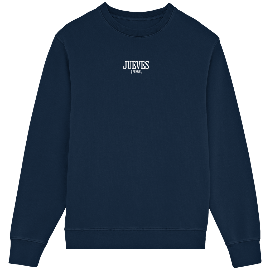 Frontansicht des blauen Classic Sweatshirts von Jueves Apparel im klassischen Schnitt – auffälliges Design vorne, Brustdruck 85 % Bio-Baumwolle, 15 % Polyester.