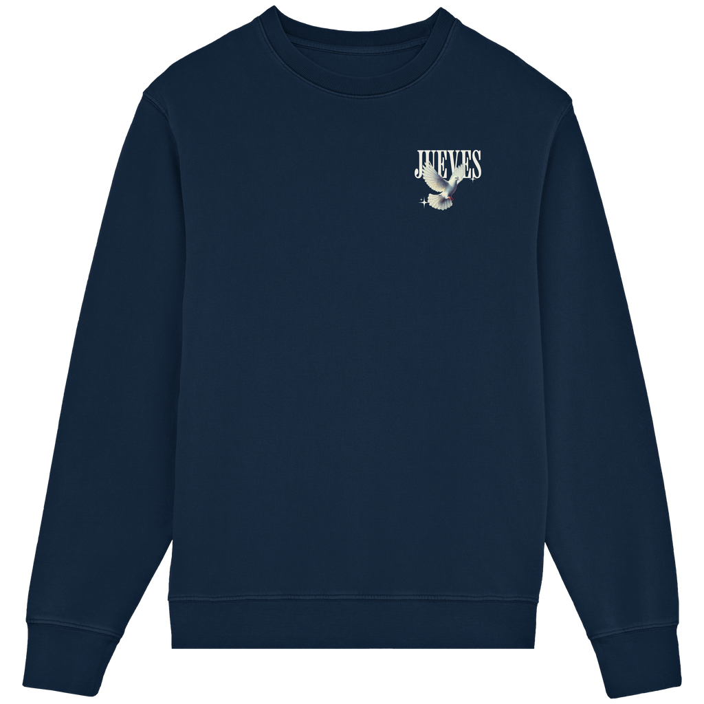 Frontansicht des blauen Classic Sweatshirts von Jueves Apparel im klassischen Schnitt – dezentes Design vorne, Rückendruck als Highlight, 85 % Bio-Baumwolle, 15 % Polyester.