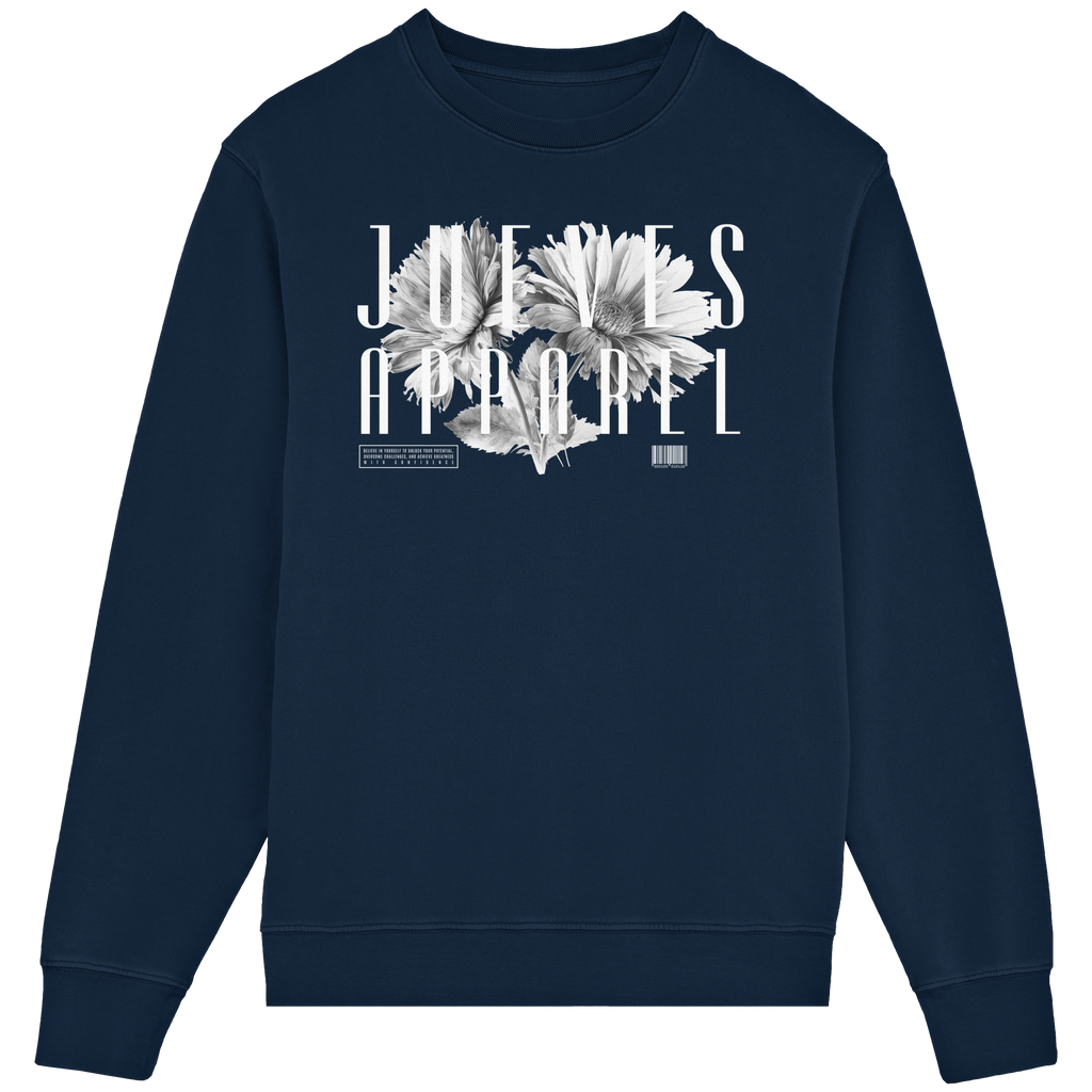 Frontansicht des blauen Classic Sweatshirts von Jueves Apparel im klassischen Schnitt – auffälliges Design vorne, Brustdruck 85 % Bio-Baumwolle, 15 % Polyester.