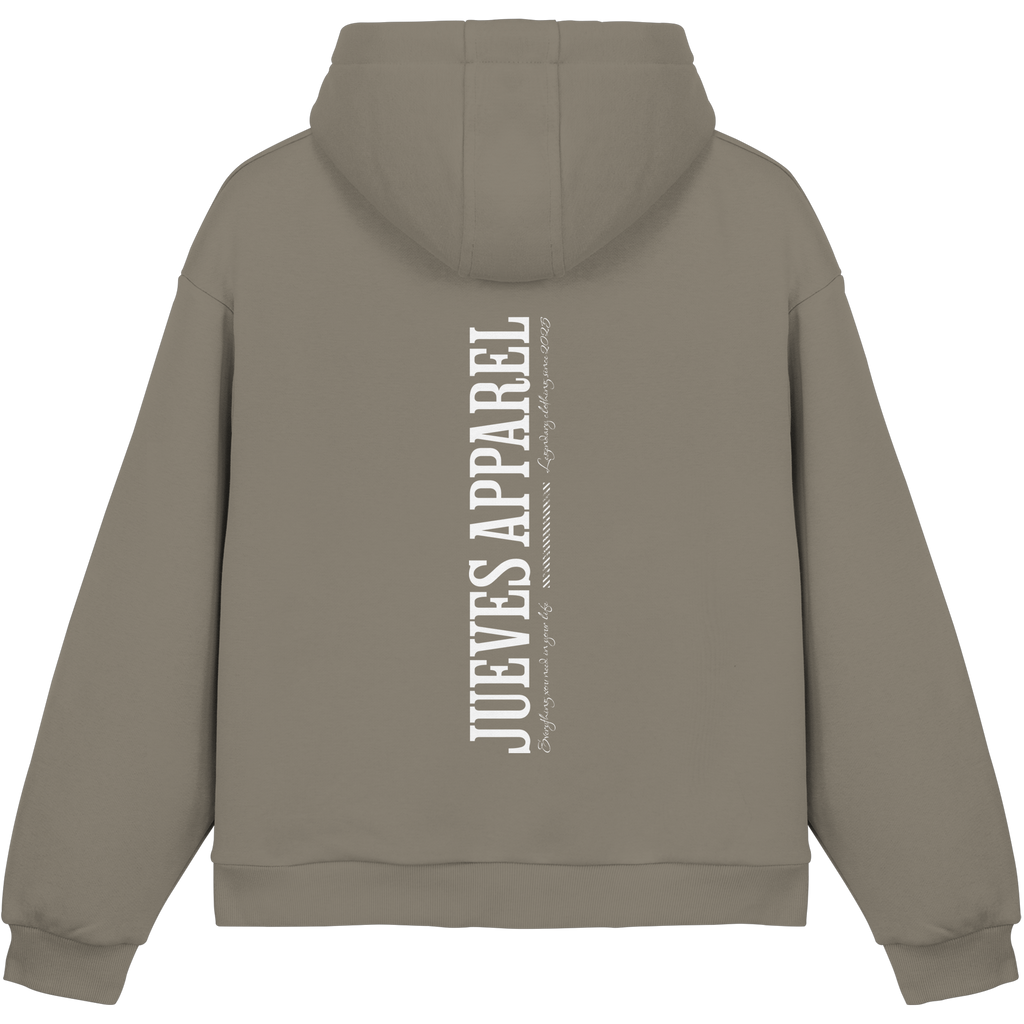 Fluffy Boxcut Hoodie „All you need“ in Pale Olive von Jueves Apparel aus 70% Baumwolle und 30% Polyester – auffälliger Rückendruck als Schrfitzug, moderner Urban Streetwear-Look.