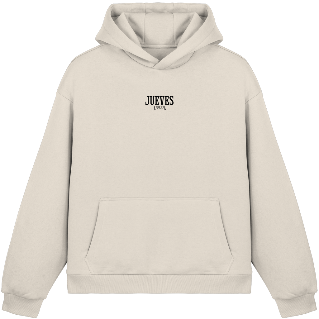 Fluffy Boxcut Hoodie „Basic Black“ in White Sand von Jueves Apparel aus 70% Baumwolle und 30% Polyester – auffälliger Brustdruck als Schriftzug, moderner Urban Streetwear-Look.