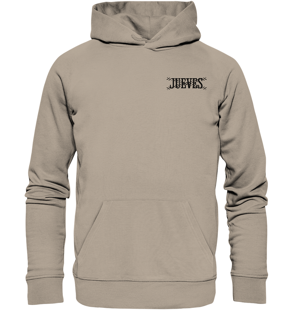 beiger Classic Hoodie von Jueves Apparel mit kleinem Brustdruck im klassischen Schnitt – nachhaltiger Streetwear-Look aus 100 % Bio-Baumwolle