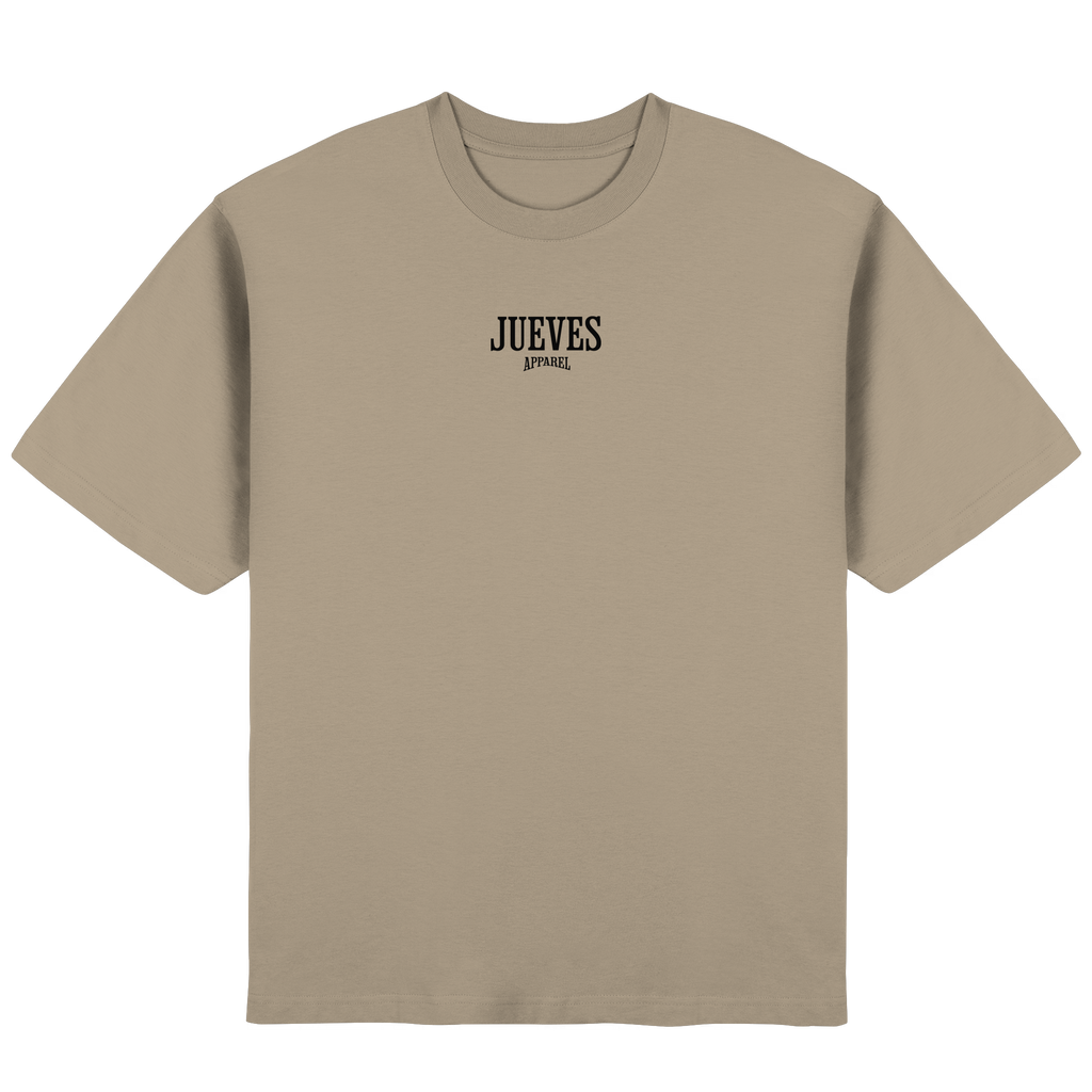 Frontansicht des beigen Oversized T-Shirts von Jueves Apparel mit Brustdruck – urbaner Streetwear-Look aus 100 % Baumwolle