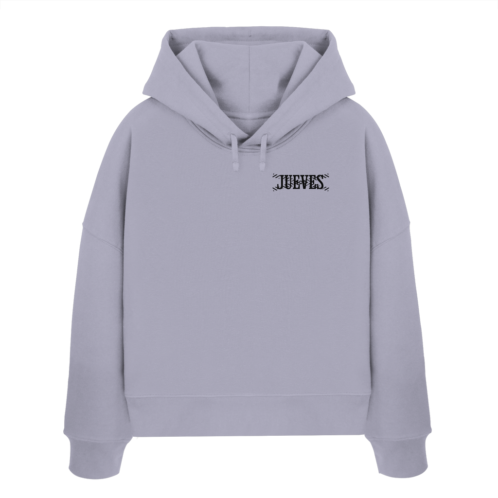 Frontansicht des lavendel Damen oversized Boxcut Hoodies von Jueves Apparel mit oversized Schnitt, Druck auf der Brust– Streetwear aus 100 % Bio-Baumwolle, 300 g/m² Stoffgewicht. 
