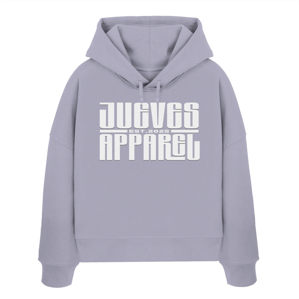 Damen Boxcut Hoodie „Long Label“ in Lavender von Jueves Apparel aus 100% Baumwolle – auffälliger Brustdruck als Schriftzug, moderner Urban Streetwear-Look.