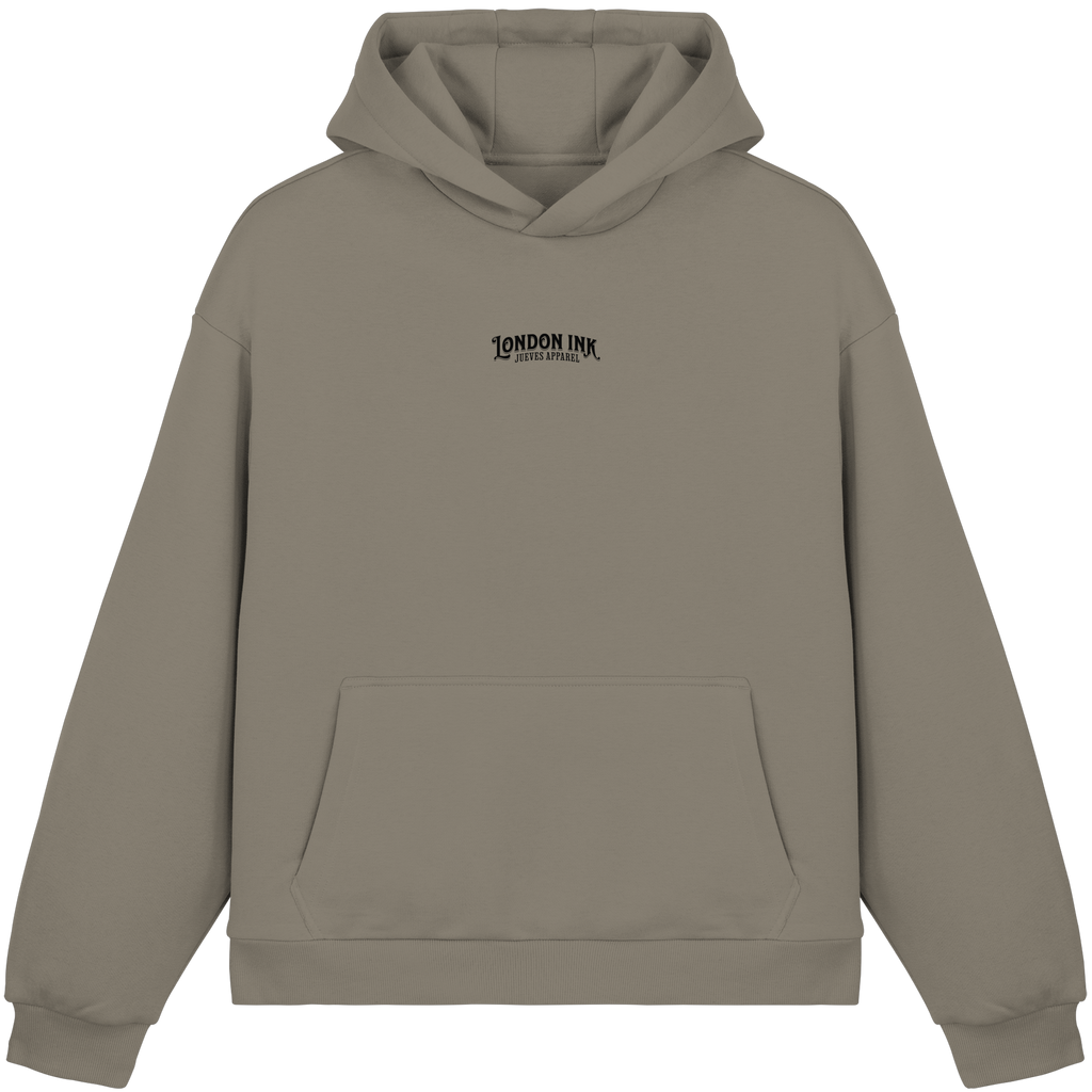 Frontansicht des oliven oversized Boxcut Hoodies von Jueves Apparel mit oversized Schnitt, Druck auf der Brust– Streetwear aus 100 % Bio-Baumwolle, 220 g/m² Stoffgewicht.