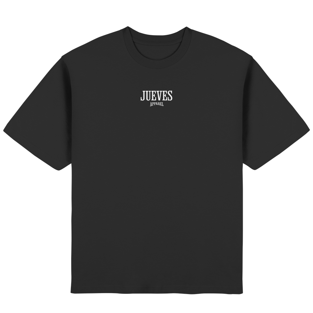 Streetwear Oversized T-Shirt „White Logo“ in Black von Jueves Apparel aus 100 % Baumwolle – auffälliger Brustdruck Logodesign, moderner Urban Streetstyle-Look.