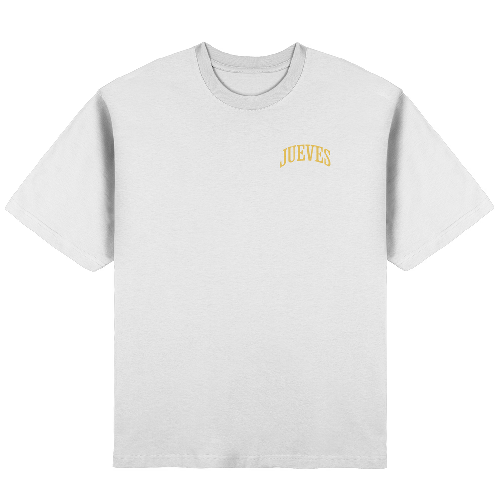 Frontansicht des weißen Oversized T-Shirts von Jueves Apparel mit Brustdruck – urbaner Streetwear-Look aus 100 % Baumwolle